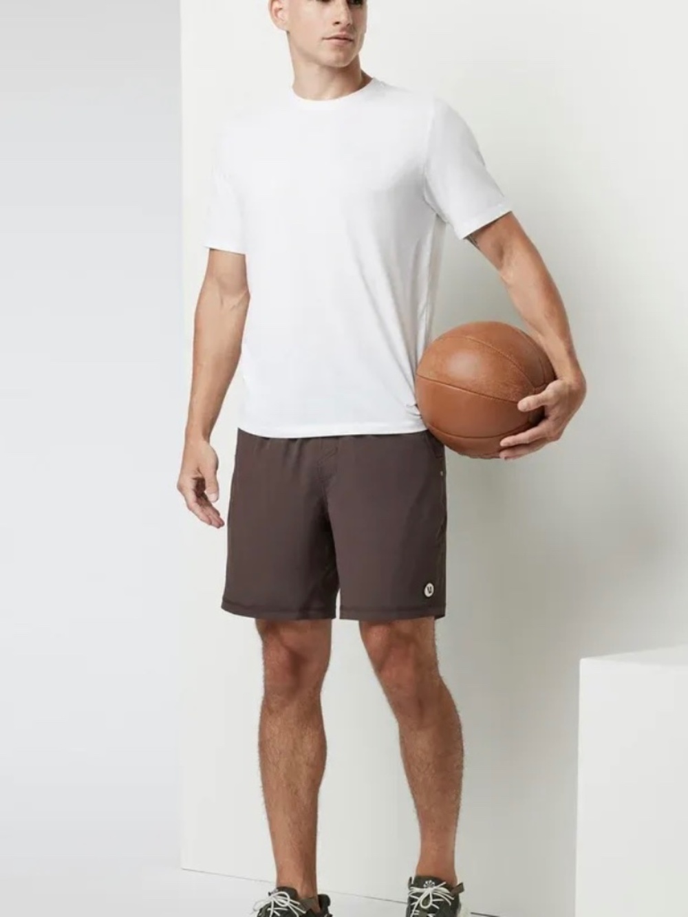 Vuori Mens Kore Short 7" Lined Athletic Workout Shorts Java Brown Size Medium